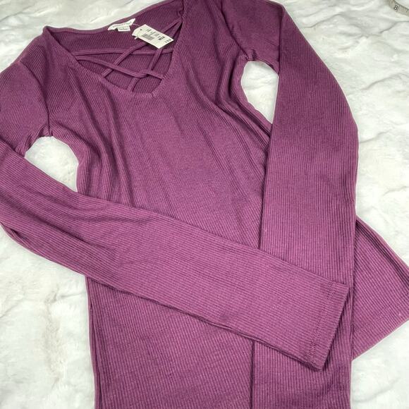 🔥NWT Aeropostale Criss Cross Long Sleeve Slim Fit Purple T-Shirt Women Size S - Picture 1 of 8